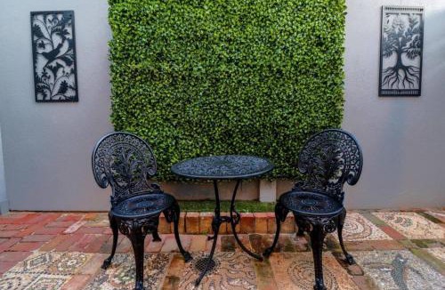 Geelong House | Studio Two Art Deco Escape - 5mins to Geelong CBD