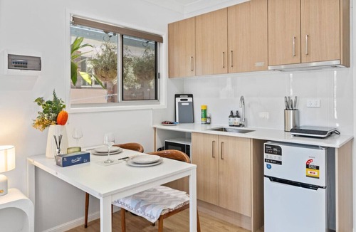 Macgregor House | Studio walk to Westfield | Best for Solo Travelers