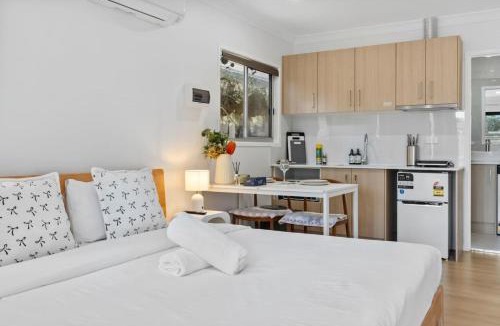 Macgregor House | Studio walk to Westfield Best for Solo Traveler