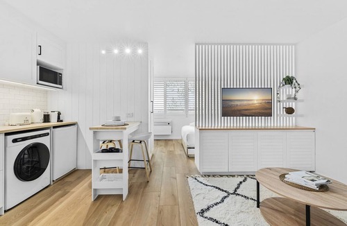 Bondi Junction Apartment | Studio3: Chic Bondi Abode with Pool & A/C