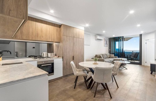 Fortitude Valley Apartment | Stunning 2 Bedroom Retreat with Rooftop Pool!