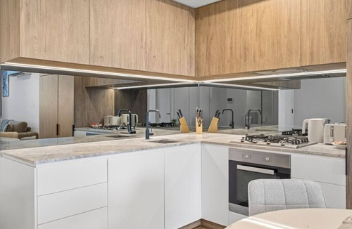 Fortitude Valley Apartment | Stunning 2 Bedroom Retreat with Rooftop Pool!