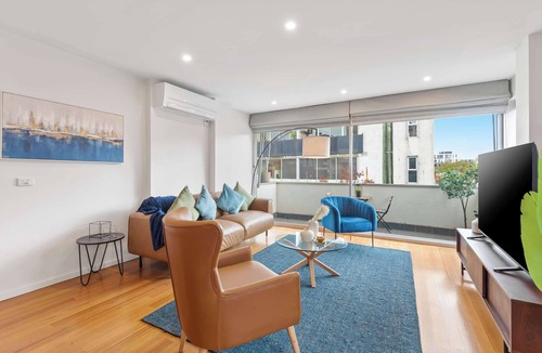 Fitzroy House | Stunning 3BD Executive Home in Ultra-hip Fitzroy!