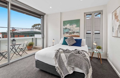 Fitzroy House | Stunning 3BD Executive Home in Ultra-hip Fitzroy!