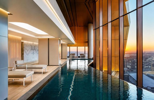 Southbank Apartment | Stunning CBD Views 2BR Retreat, Pool and Free Parking
