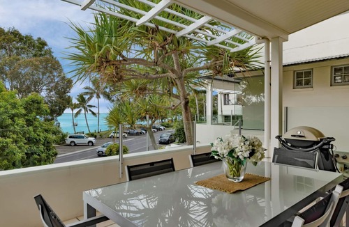 Noosaville Apartment | Stunning Executive 3 bedroom Noosa River Apartment