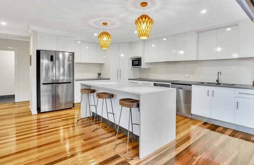 Kangaroo Point House | Stunning Four Bedroom Home -4 Car Parks