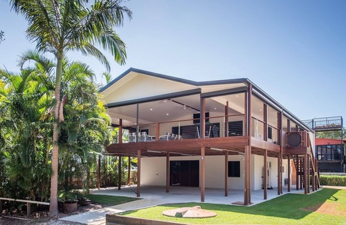 Amity Point House | Stunning Home With Bay Views
