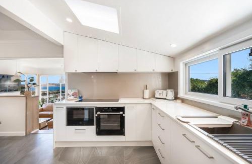 Bellerive House | Stunning Home with River Views
