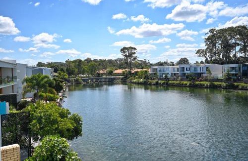 Maroochydore House | Stunning Maroochy Waterfront Home