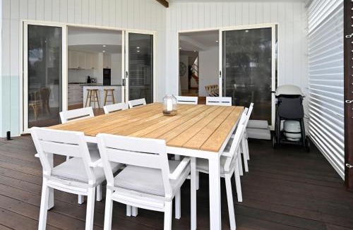 Mooloolaba House | Stunning Mooloolaba Waterfront Home -10 guests ZB1