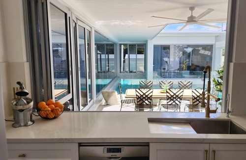 Shell Cove House | Stunning Resort Style Spa & Sauna Retreat (kid friendly) in Shell Cove