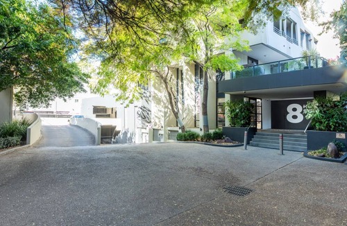 Richmond Apartment | Stunning River Views - Cozy Apartment w Parking