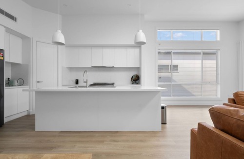 Bathurst House | Stunning Seymour - 3 Bed, 2 Bath - Amazing Location!