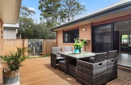 Bawley Point House | Stunning spacious home 5 minutes walk to beach, full kitchen, games room