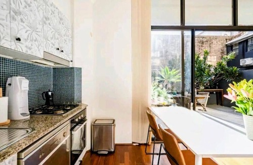 Surry Hills Apartment | Stunning unit with pool and private backyard