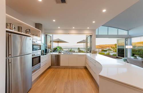 Myponga Beach House | Stunning Views All Around