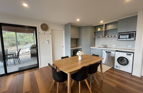 Tranmere House | Stunning water view home in Hobart