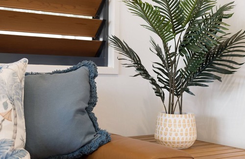 Twin Waters House | Stunning Waterfront Coastal Retreat, sleeps 13