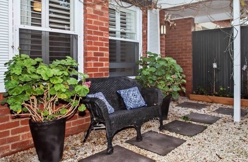 Hackney Cottage | Stureca Cottage City Fringe, Sleeps 4, Wifi