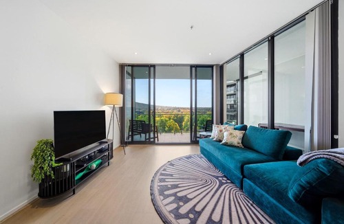 City East Apartment | Stylish 1-Bed in CBD with Secure Underground Parking