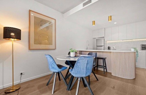 Braddon Apartment | Stylish 1BR w/Private Balcony, Laundry & Parking!