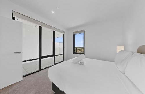 Cannington Apartment | Stylish 2 Bed Apartment with New Furnishings