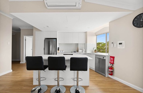 Camperdown Apartment | Stylish 2-Bed Camperdown Apartment with Balcony
