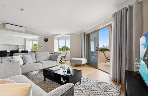 Camperdown Apartment | Stylish 2-Bed Camperdown Apartment with Balcony