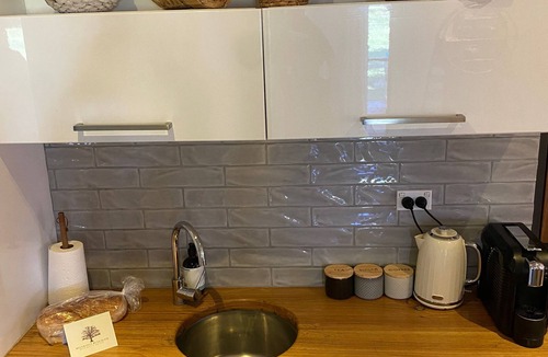 Mitchells Island House | Stylish 2 bedroom Guesthouse - 1 minute from the beach.