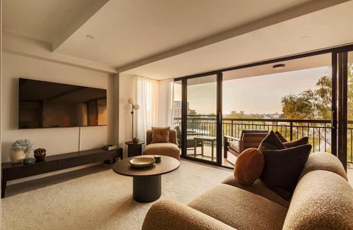 East Perth Apartment | Stylish 2BR Rooftop Pool, Walk to CBD & River