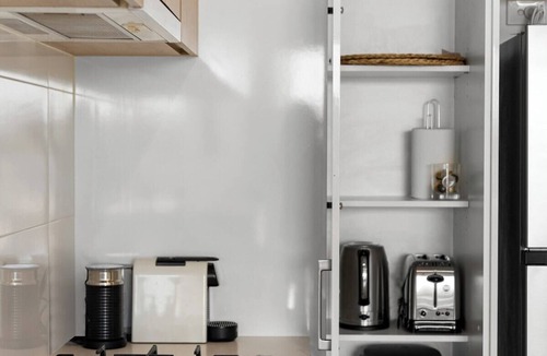 Prospect Apartment | Stylish 2BR + Sofa Bed Apartment | Prospect