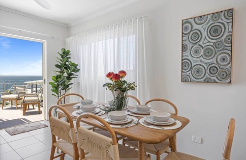 Redcliffe Apartment | Stylish 3-Bed Apartment in Coastal Redcliffe