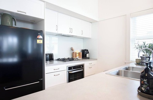 Paddington Apartment | Stylish 3BR Paddington Apt w/Parking | Walk to SCG