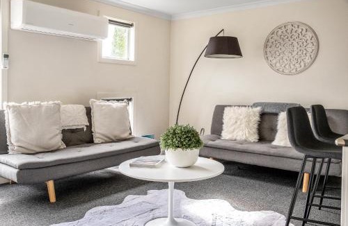 Ravenswood Apartment | Stylish and Spacious Launceston Villa plus Free Wifi