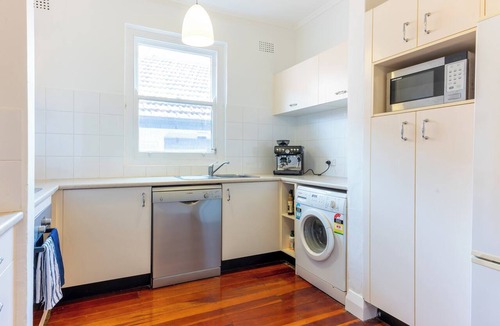 Edgecliff Apartment | Stylish Art Deco 2 Bed Apt in Edgecliff