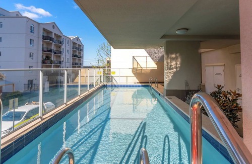 West Perth Apartment | Stylish, bright 2-bedroom apartment with AC in welcoming West Perth- Perth CBD