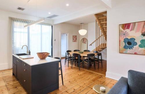 Launceston CBD House | Stylish, Central and Spacious with Parking Included