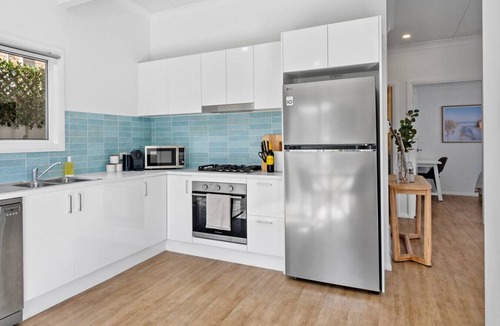 Coffs Harbour House | Stylish Coffs Central Retreat, Near Beach, Sleep 6