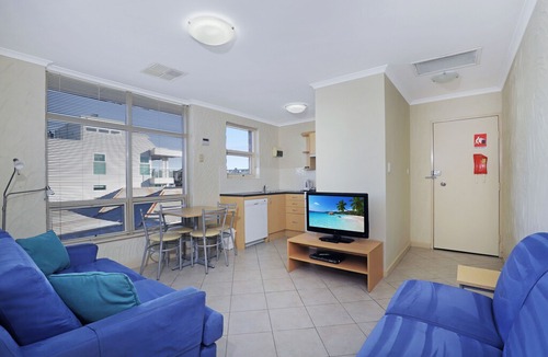 Glenelg North Apartment | Stylish Comfortable 2 bdrm Glenelg North