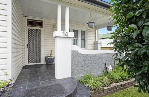 Figtree House | Stylish House 8mins walk to Figtree Grove