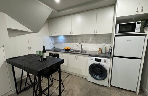 Devonport Apartment | Stylish Loft in Red Hot Lofts Devonport