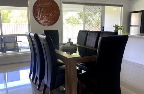 Boorooma House | Stylish Open Plan Retreat