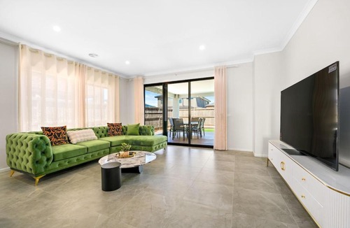 Mambourin Villa | Stylish Park-fronted Luxury Grand Family House!