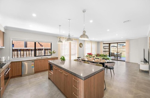 Mambourin Villa | Stylish Park-fronted Luxury Grand Family House!