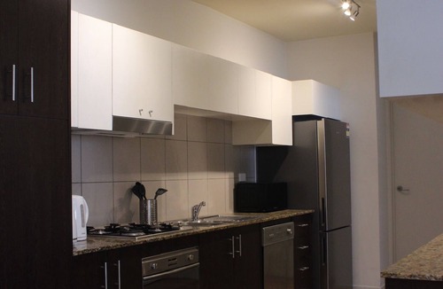 North Melbourne Apartment | Stylish & Spacious 2BR Apt, Queen vic Market & CBD