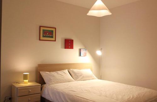North Melbourne Apartment | Stylish & Spacious 2BR Apt, Queen Vic Market & CBD