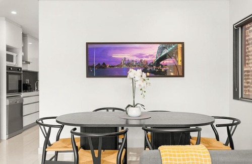 Bondi Beach Apartment | Stylish Spacious Modern 1 BDR Balcony BBQ AirCon Lift
