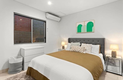Bondi Beach Apartment | Stylish Spacious Modern 1 BDR Balcony BBQ AirCon Lift