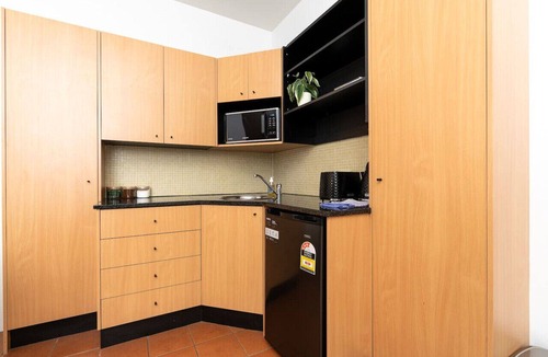 Kingston Apartment | Stylish Studio Apt | 2 mins to Kingston Foreshore!